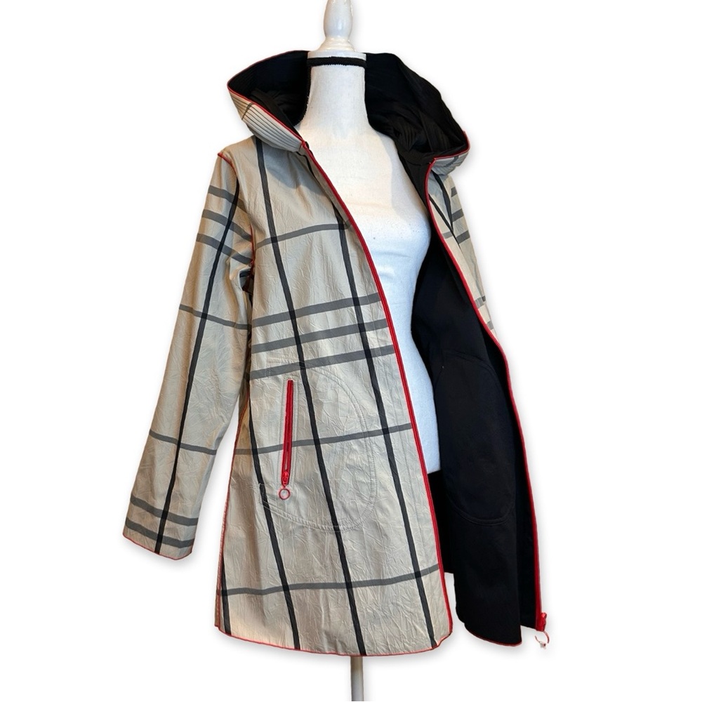UBU Reversible Coat in Black and beige with red hardware